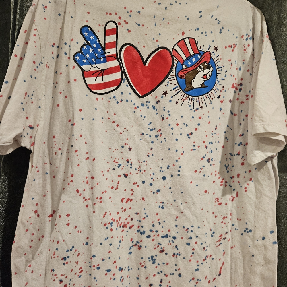 Buc-Ees Shirt With Patriotic Colors - Picture 3 of 3